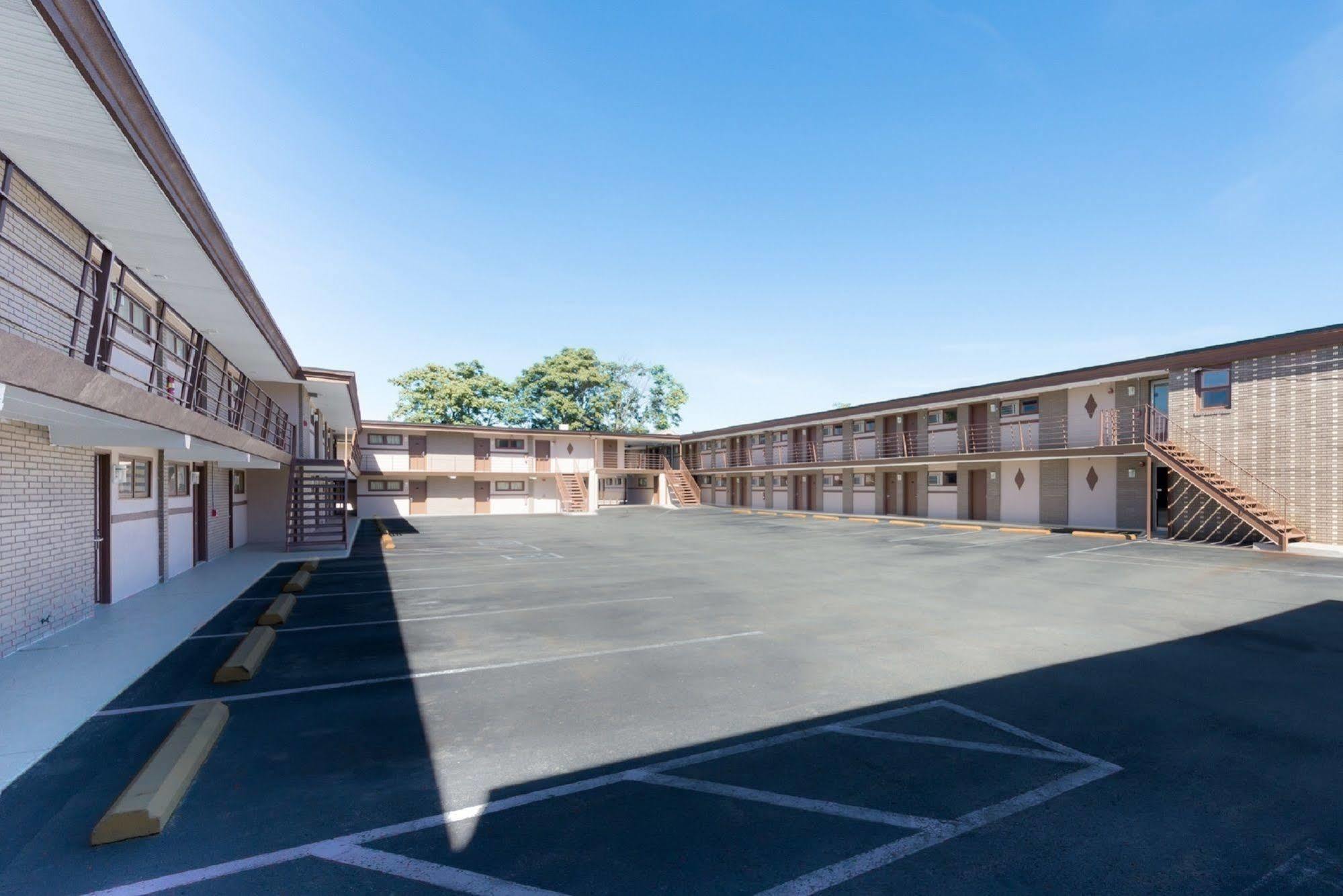 Super 8 By Wyndham Greensburg Exterior photo