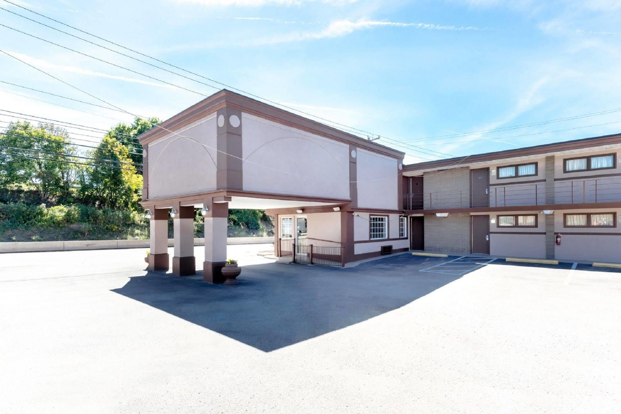 Super 8 By Wyndham Greensburg Exterior photo