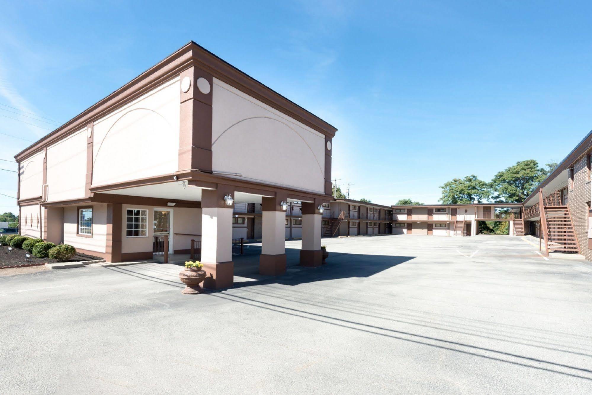Super 8 By Wyndham Greensburg Exterior photo