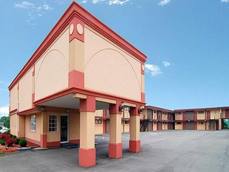 Super 8 By Wyndham Greensburg Exterior photo